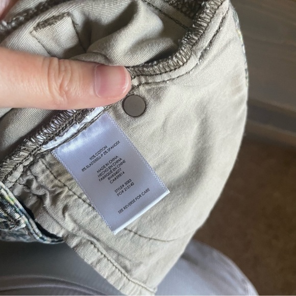 CAbi | #5083 Ditsy Floral Print Skinny Jeans - Picture 7 of 7